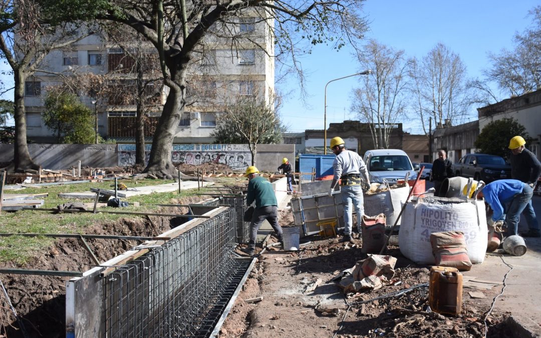 Obras Públicas: avanza la remodelación de la plaza Necochea