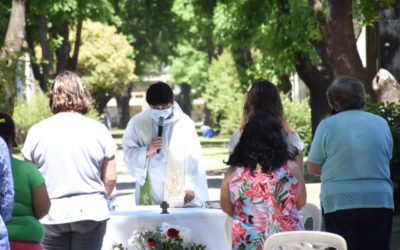 Día de los Muertos: celebraron misas en el cementerio