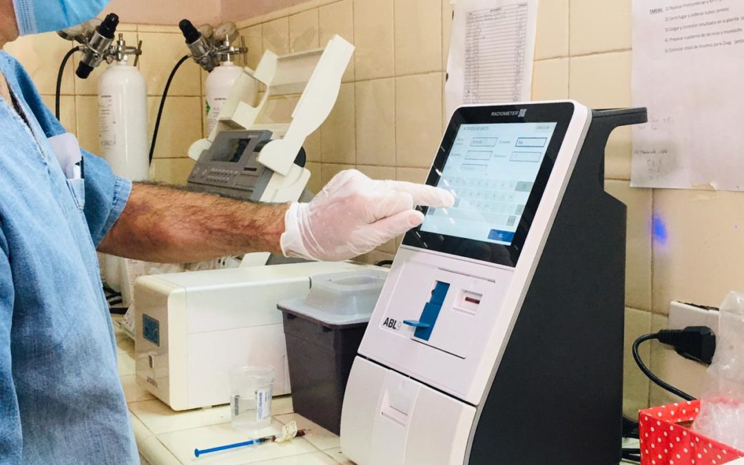 Laboratorio Hospital: instalaron un nuevo analizador de gases en sangre