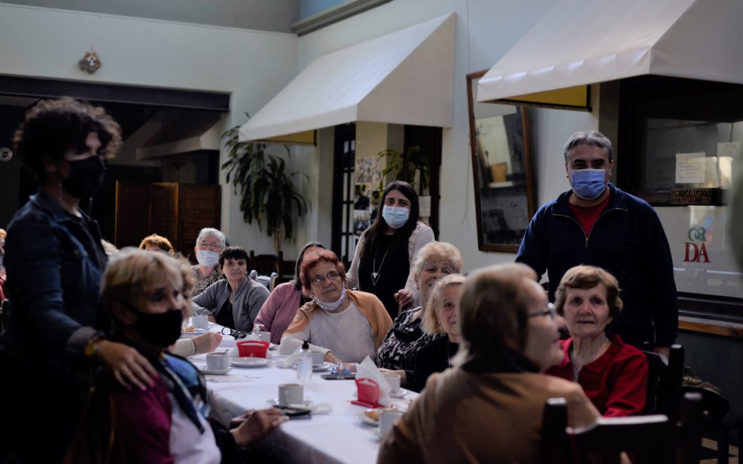 «Día de la Madre»: desayuno con empleadas municipales jubiladas y adultas mayores