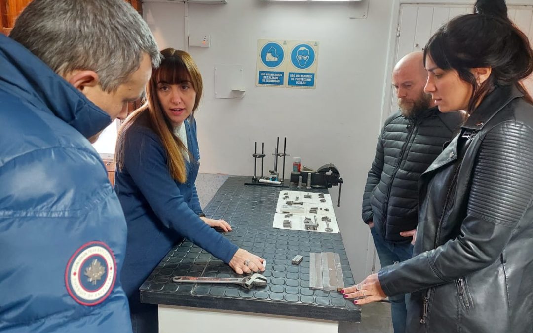 Autoridades municipales visitaron el laboratorio «Grupo Dhyzan SA»