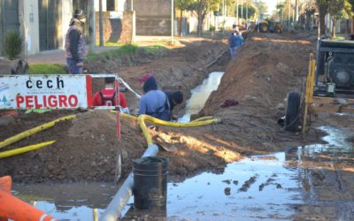 Continúan los trabajos de adecuación de red de agua en la obra de pavimentación de calle Uspallata