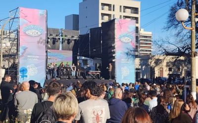 Una multitud cantó junto a Los Tipitos en la Plaza San Martín