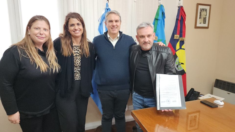 Golía entregó un reconocimiento al ex Gerente del Banco Provincia de Chacabuco