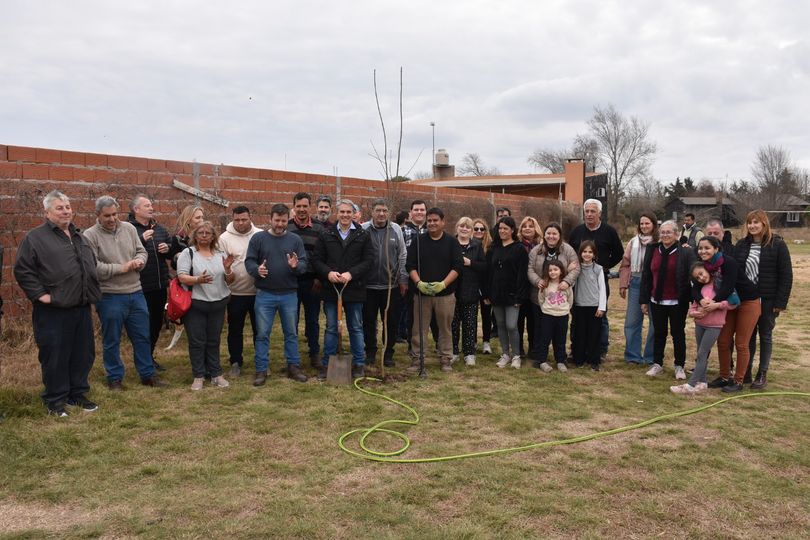 Plan de Forestación: Diez nuevos árboles en el Barrio Los Pinos