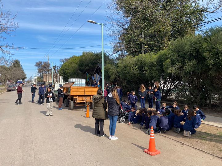 Plan de Forestación: Se plantaron 12 árboles en el Colegio Madrigal y el Parque Temático Infantil