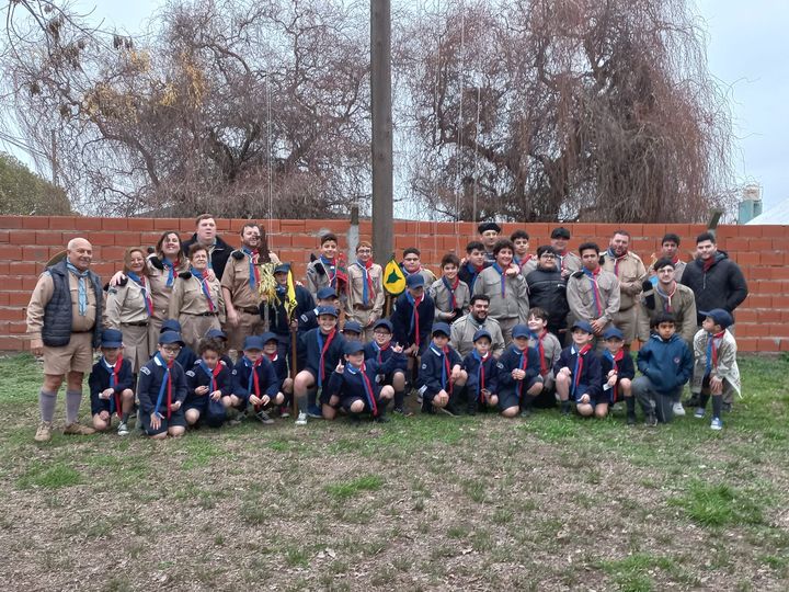 Golía saluda a los Boy Scouts en su día