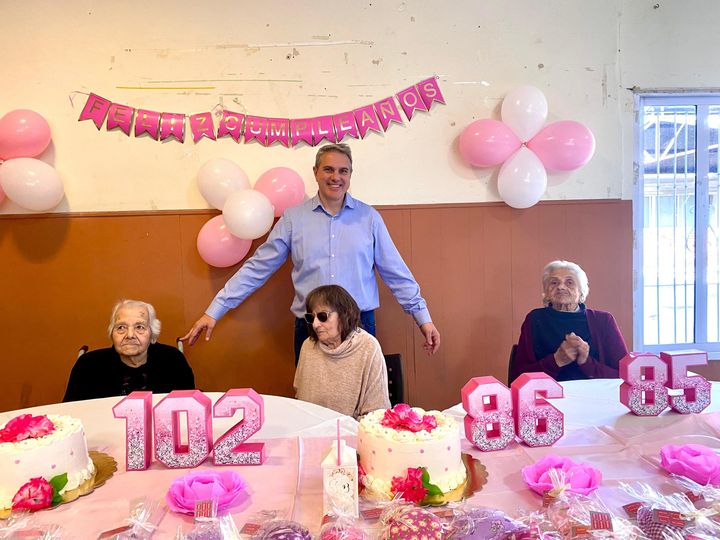 Golía presentes en el cumpleaños de tres amigas