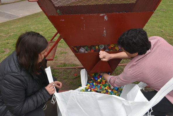 Ambiente: Carga de tapitas con destino al Garrahan