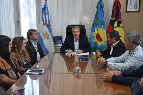 Obras en Rawson: Golía anunció luminarias para la Plaza principal y más seguridad en las escuelas