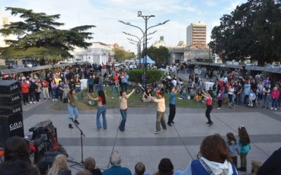 Gran concurrencia a una nueva jornada de Feria y actividades artísticas en la Plaza San Martín