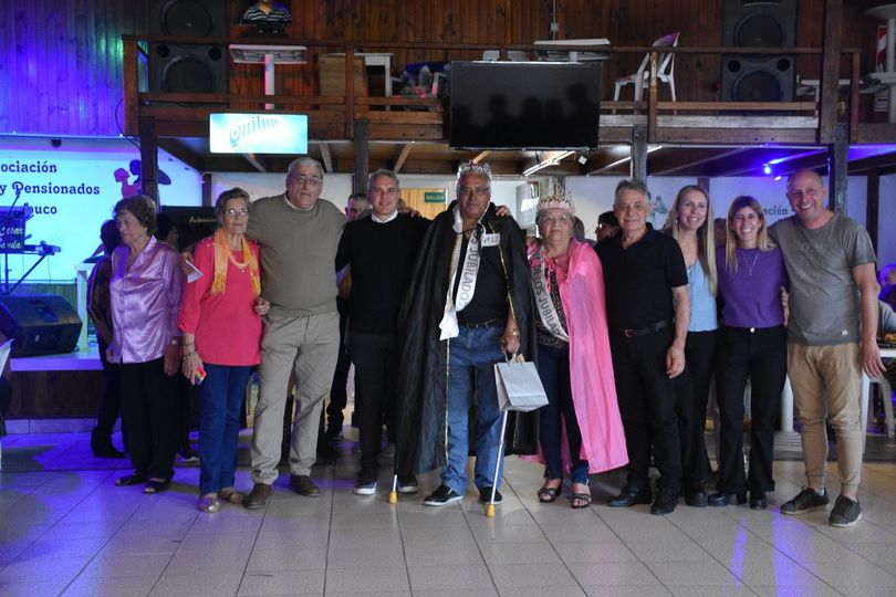 Golía junto a los jubilados y jubiladas celebrando su día