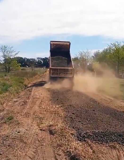 Colocación de piedras y arreglo de calles en Cucha Cucha