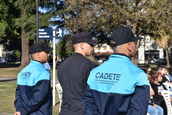 Jornada de capacitación para aspirantes a ingresar a la Policía Bonaerense en Plaza San Martín