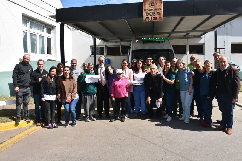 Golía junto a integrantes del Centro de Día “Integrarte” en el Hospital Municipal