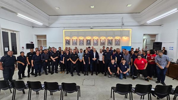 Golía entregó tarjetas Fortalecer  a Bomberos Voluntarios, Policía y Cruz Roja.