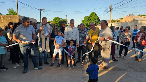 Golía inauguró una nueva cuadra de pavimento en calle Liniers