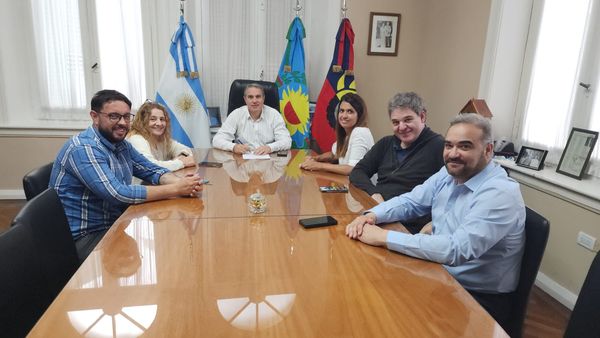 La educación es mi prioridad, dijo Golía en la firma del convenio para refaccionar la casa de Chacabuco en La Plata