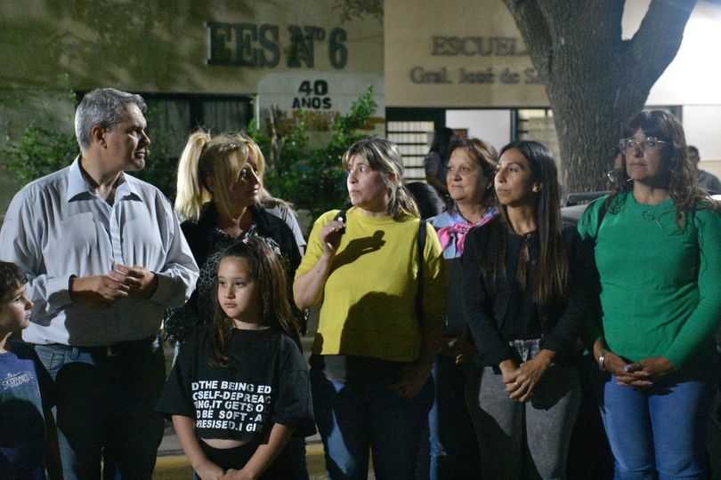 Golía inauguró luminaria LED frente a la Escuela N°45, en el marco del Plan Escuelas Seguras