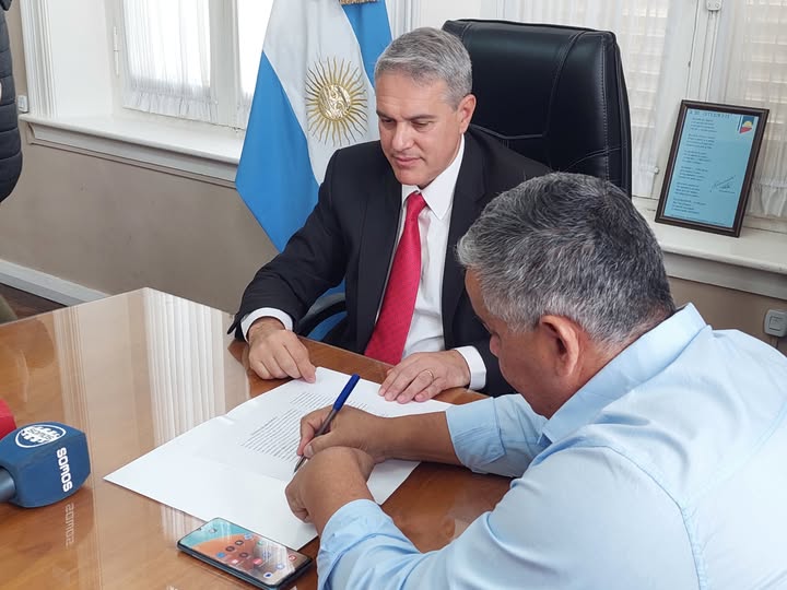 Golía firmó el convenio para iniciar la finalización de la obra de la Escuela Artística