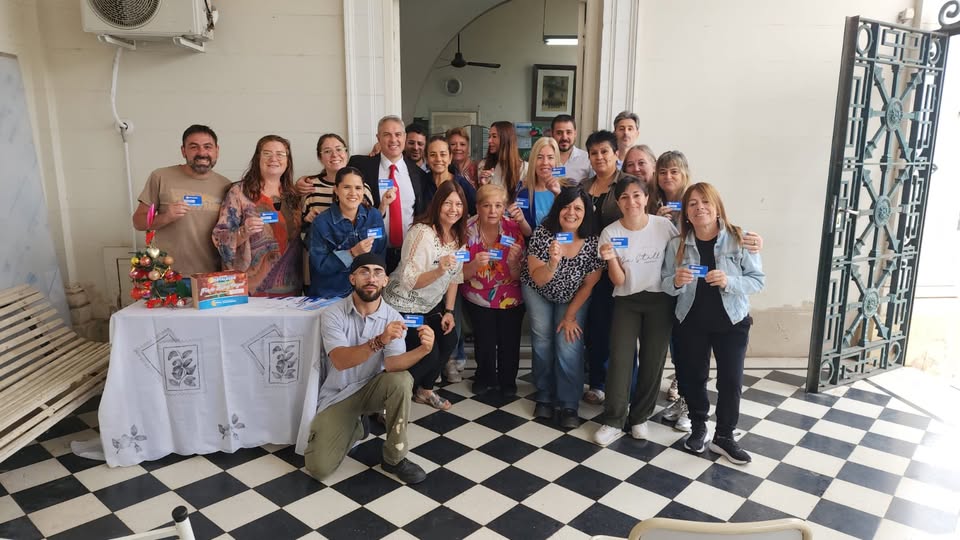 Entrega de tarjetas Fortalecer para Cooperativas de Trabajo y miembros del Consejo Escolar