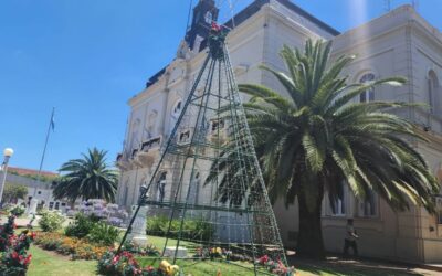 Horario de verano (enero) la atención al público en el palacio municipal es de 08:00 a 12:00 horas