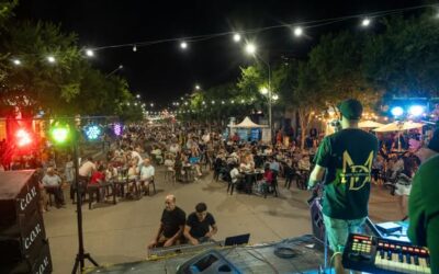 Pederzoli y Golía trabajan para que las vecinas y vecinos disfruten de espectáculos gratis al aire libre