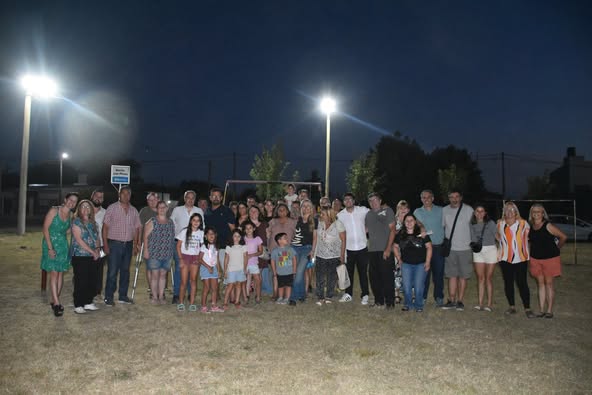 Golía inauguró luminarias en las plazoletas de los barrios «Marinero Daluisio» y «Los Pinos»