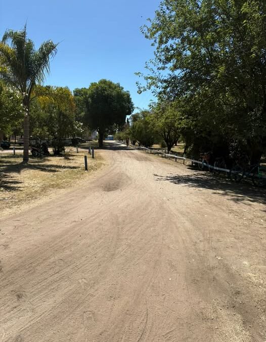 A los Papás de los chicos de la colonia, se les pide entrar y salir del predio a baja con sus vehículos