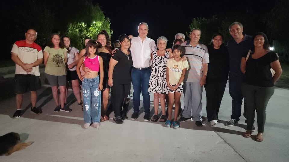 Golía presentó luces LED en dos plazoletas y recorrió la obra de dos playones en el Barrio San Antonio