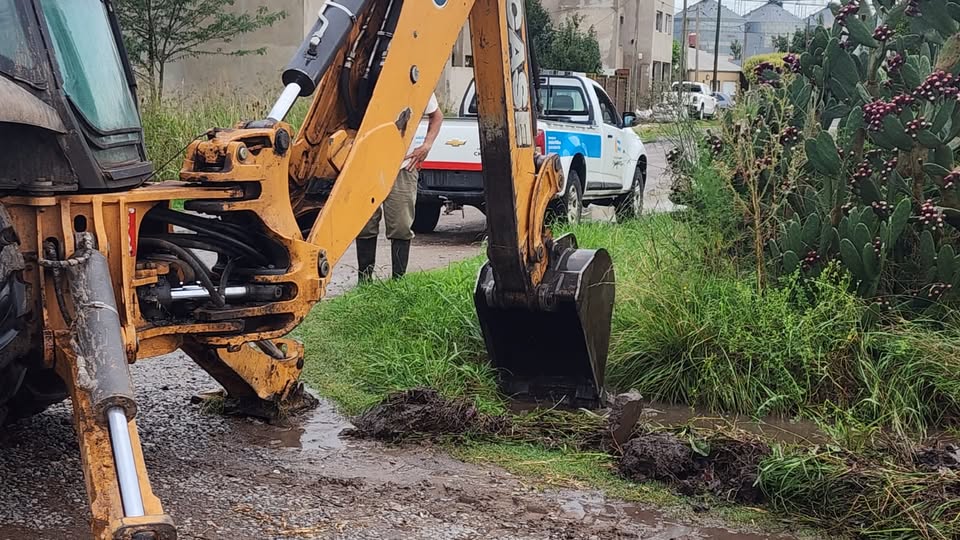 Trabajos de zanjeo, cuneteo y limpieza tras las tormentas