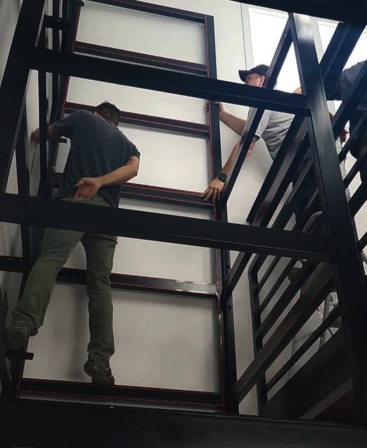 Comenzó la instalación del ascensor en el edificio la UBA-CBC en Chacabuco