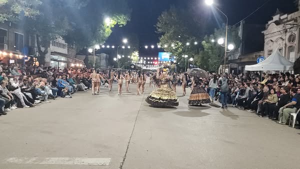 *Miles de vecinos disfrutaron de la primera noche del Carnaval 2025*