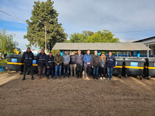 Golía presentó esta mañana 45 contenedores nuevos para residuos domiciliarios