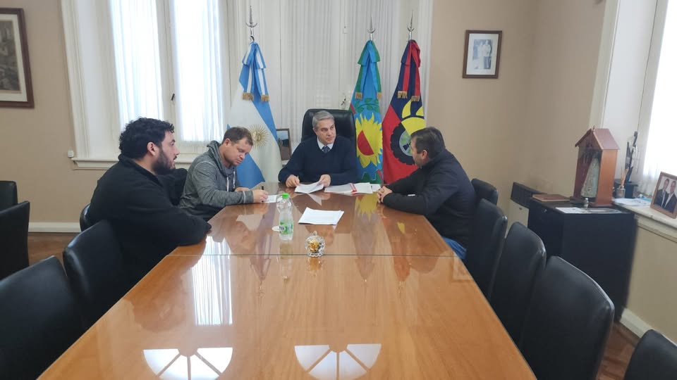 Golía firmó un contrato de créditos a tasa cero para productores apícolas