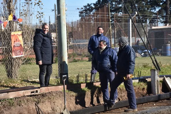 Estamos pavimentando la cuadra número 14 en calle La Rioja