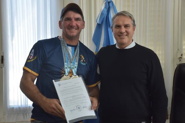 Golía entregó un reconocimiento al campeón panamericano, Juan Pablo Bonora