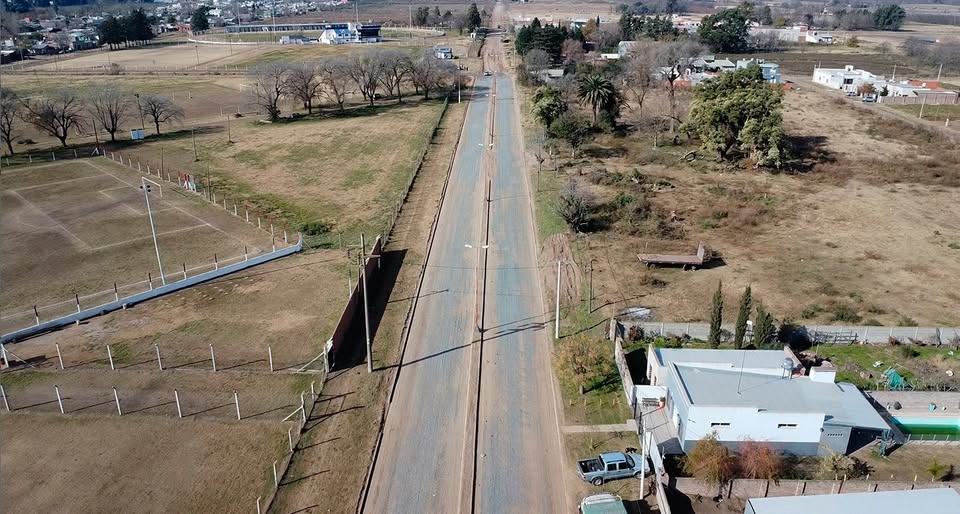 Seguimos trabajando, no paramos, esta semana consolidamos con piedras: 6 cuadras sobre avenida Frondizi, más 10 cuadras en otros barrios
