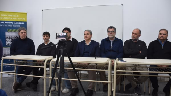 Golía participó del anuncio de dos nuevas carreras universitarias y una diplomatura en la UTN Aula Chacabuco