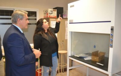 Golía participó de la presentación de una campana de extracción de última tecnología y 9 notebooks para el laboratorio de la UTN