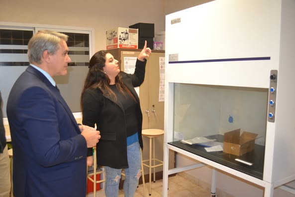 Golía participó de la presentación de una campana de extracción de última tecnología y 9 notebooks para el laboratorio de la UTN