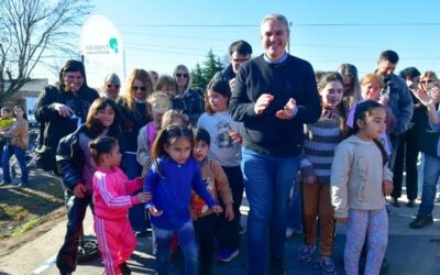 Golía inauguró plazoletas acompañado de la presidente de la fundación del Banco Provincia