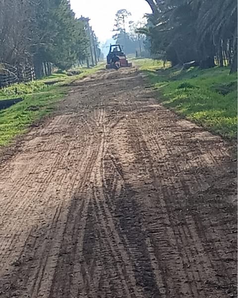 Mejora de calles y vías de acceso, empedrado y desmalezamiento en Cucha-Cucha
