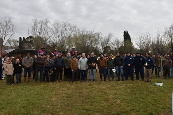 Golía participó de la inauguración de un campo de juego de Pato en El Mojón