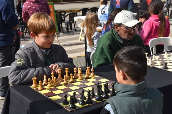 Multitudinario festejo del Día de las Infancias frente al Palacio Municipal