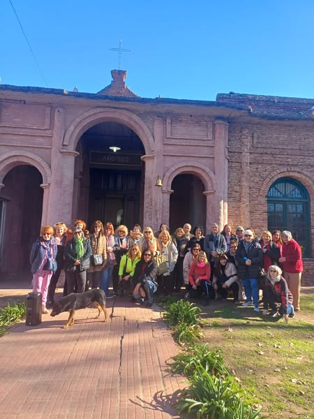 Turismo receptivo en Chacabuco: Un contingente de Arrecifes recorrió sitios históricos de la ciudad