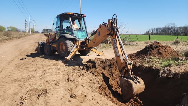 Se está entubando las bocacalles de la calle Castelli continuación