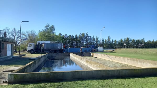 Trabajos permanentes que realiza esta gestión municipal de mantenimiento y saneamiento en la Planta depuradora Zona Oeste