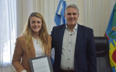 Golía entregó un reconocimiento a la golfista Victoria Villanueva
