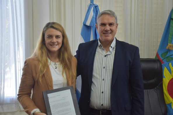 Golía entregó un reconocimiento a la golfista Victoria Villanueva